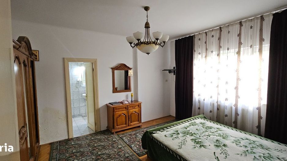 Vila P+1 Piața Muncii , strada Orzari, apartament cu 3 camere la Parer - Poză 7