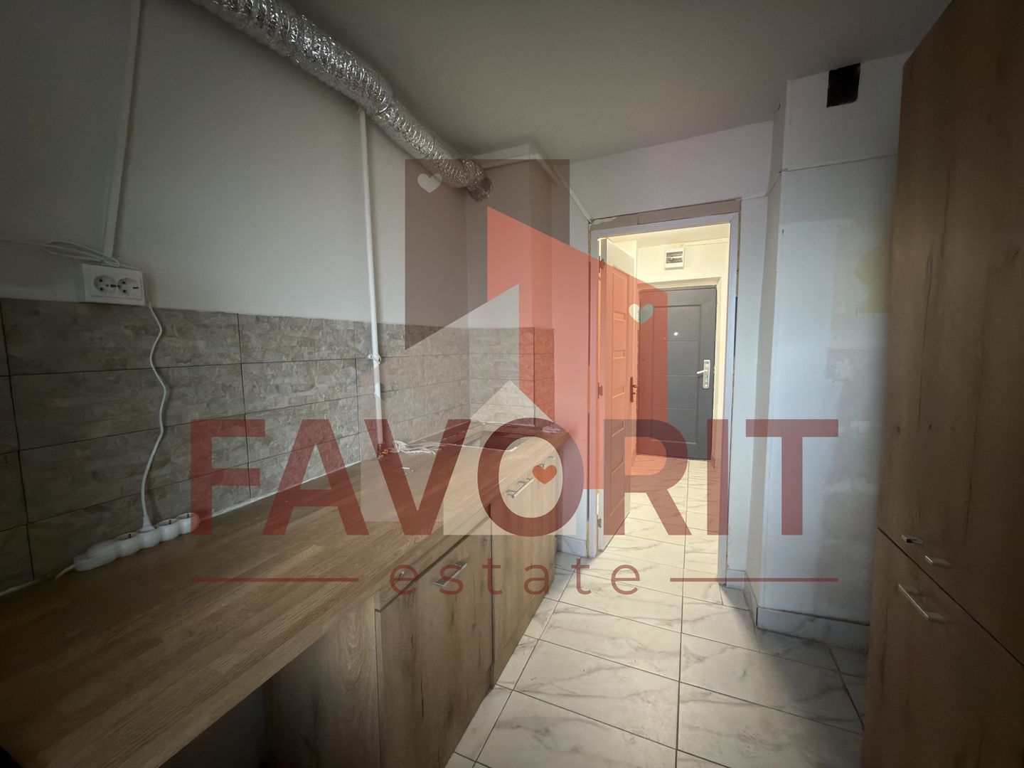 Etaj intermediar. Bloc izolat. Bucatarie inchisa - Poză 4