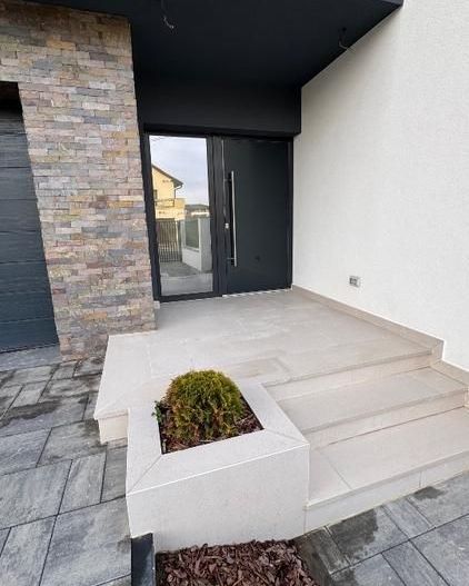 Duplex despărțit prin perete dublu/ Garaj - Poză 33