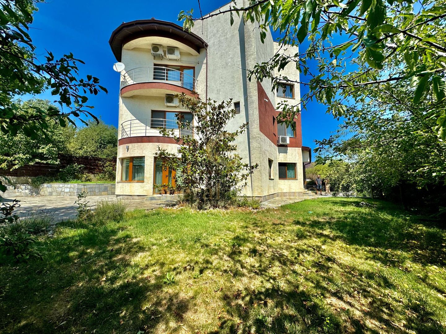 Vînzare Casă în 3 Nivele -Hlincea - 343 m.p. - Poză 2