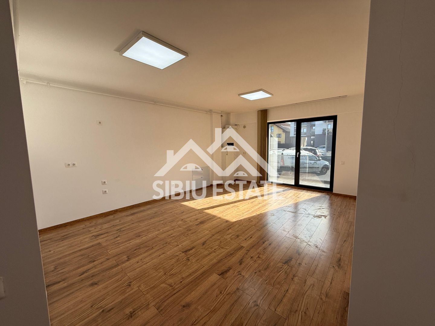 Spatiu de birouri de inchiriat cu 2 camere, 2 locuri de parcare - Poză 4