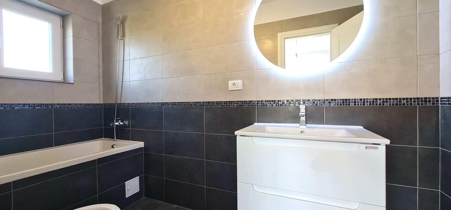 Casa individuala 3 camere finalizata cartier Izvor Tarlungeni Brasov - Poză 10