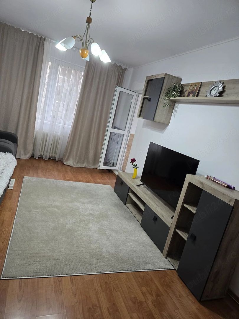 Apartamete 3 camere, decomandat, 2 bai. Zona Panselelor. - Poză 1