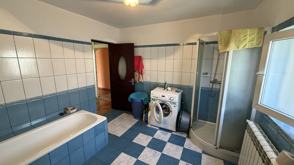 Vila construită in 2010 - P+1+pod - S=236 mp și curte 238 mp Campina! - Poză 23