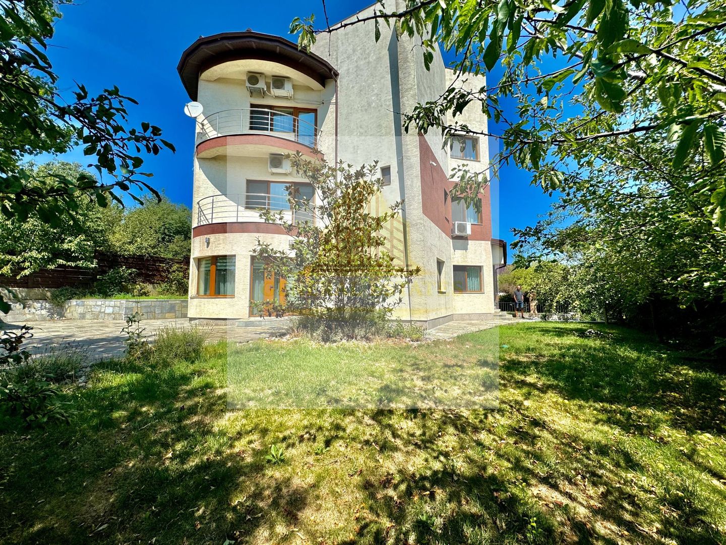 Vînzare Casă în 3 Nivele -Hlincea - 343 m.p. - Poză 2