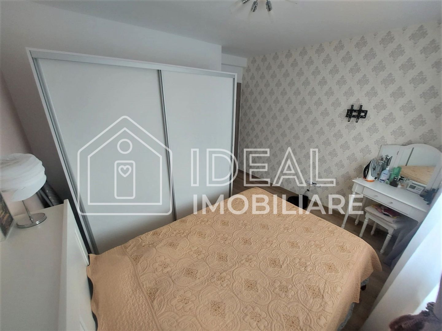 Apartament cu 4 camere in Selimbar, zona Pictor Brana - Poză 4