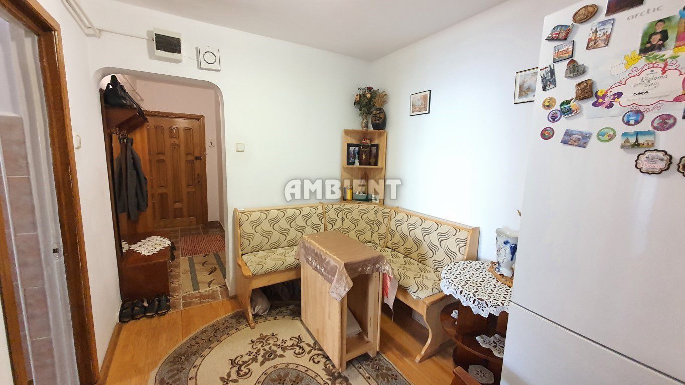 Apartament 3 camere, decomandate, zona CENTRU; - Poză 1