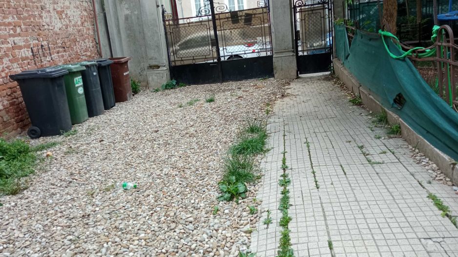 Vand 3 apartamente intr-o vila cu 1 etaj - Poză 1