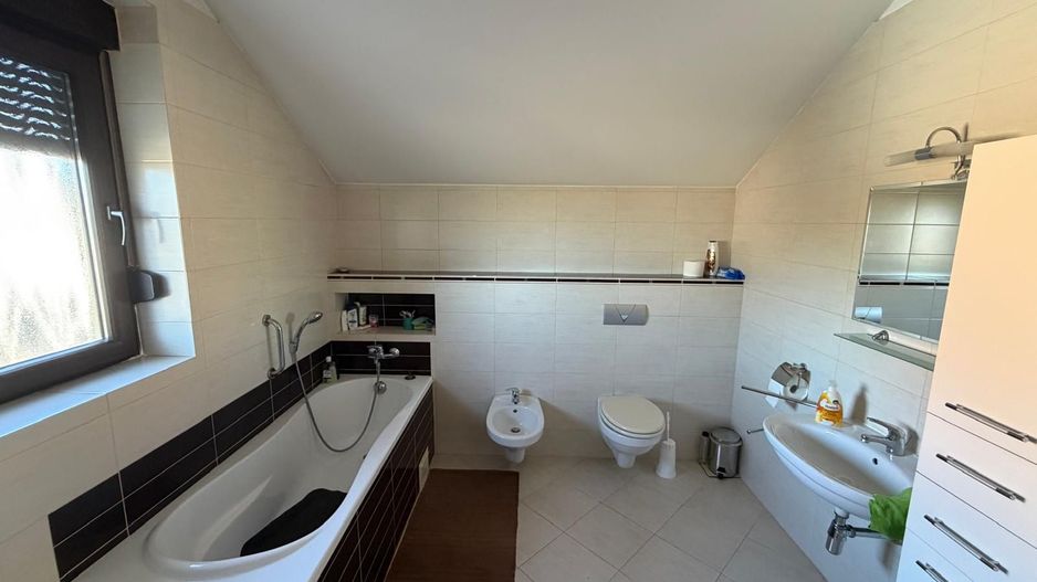 Vila cu 5 camere, garaj teren 790 mp Dumbravita (zona Cora) - Poză 4