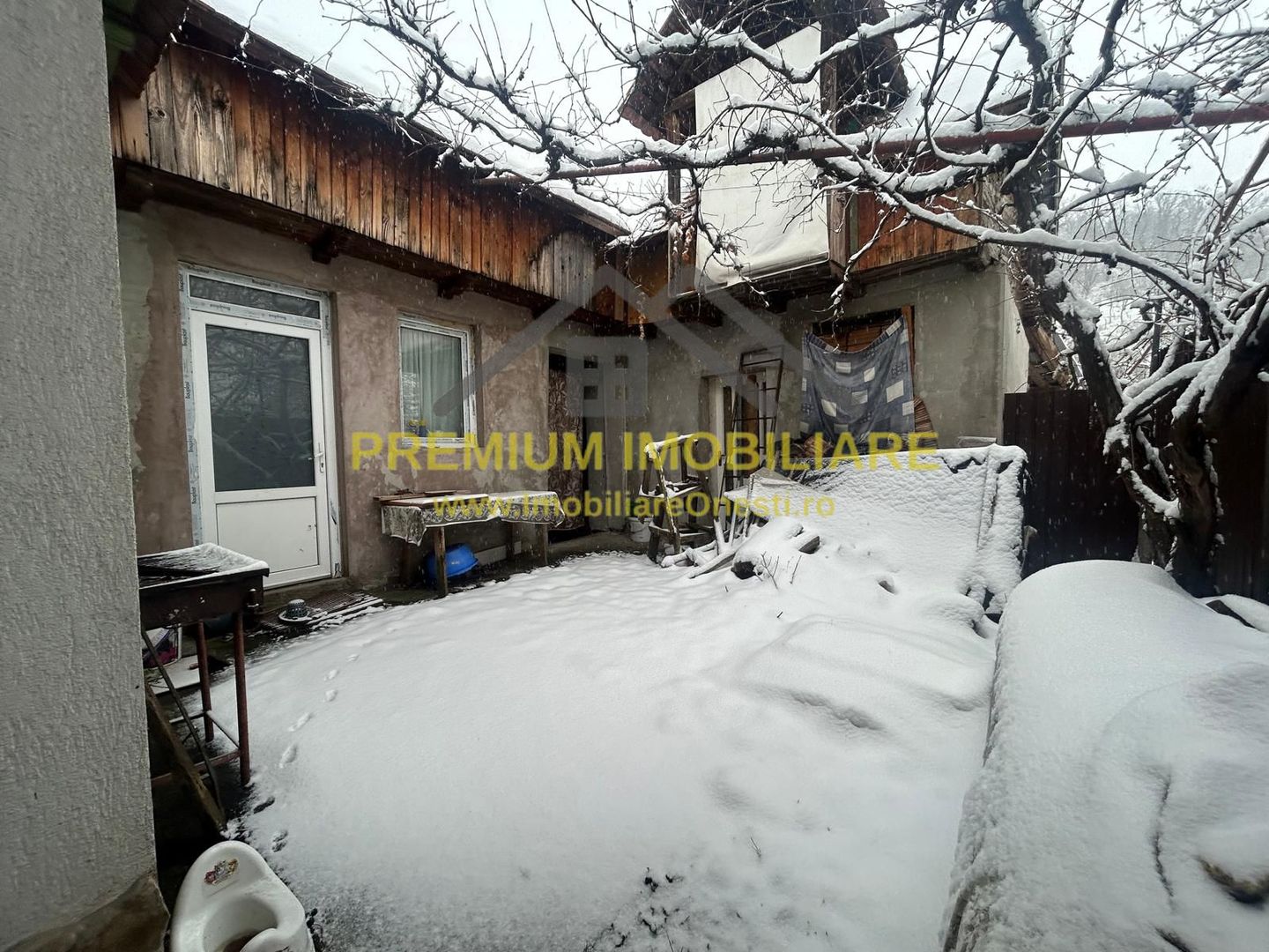 Casă batraneasca+ teren 999 mp intravilan în Oituz - Poză 19