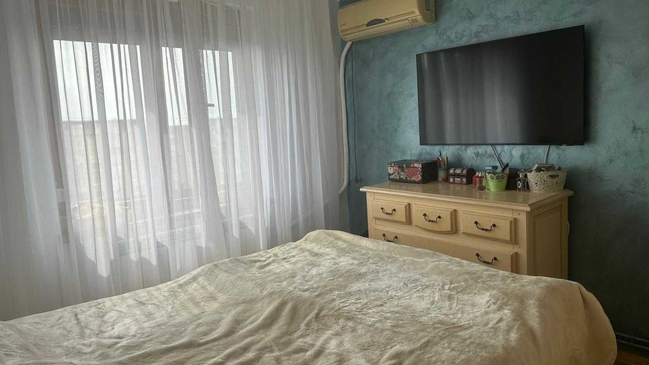 De vanzare Apartament 3 camere Crangasi - Poză 2