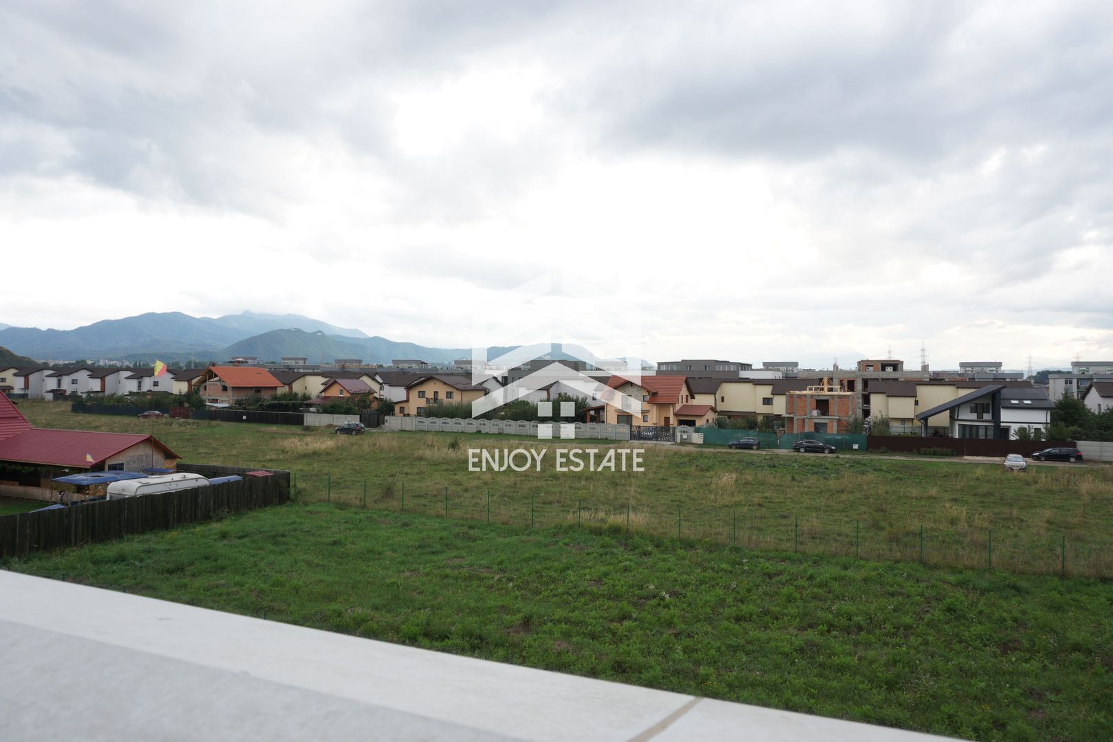 Apartament pe 3 niveluri, terasa, curte si 2 locuri parcare - Poză 10