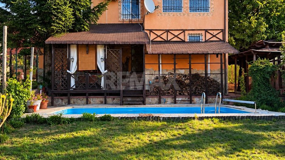 CASĂ CU PISCINĂ, SAUNĂ ȘI VEDERE PANORAMICĂ – TOHATIN - Poză 2