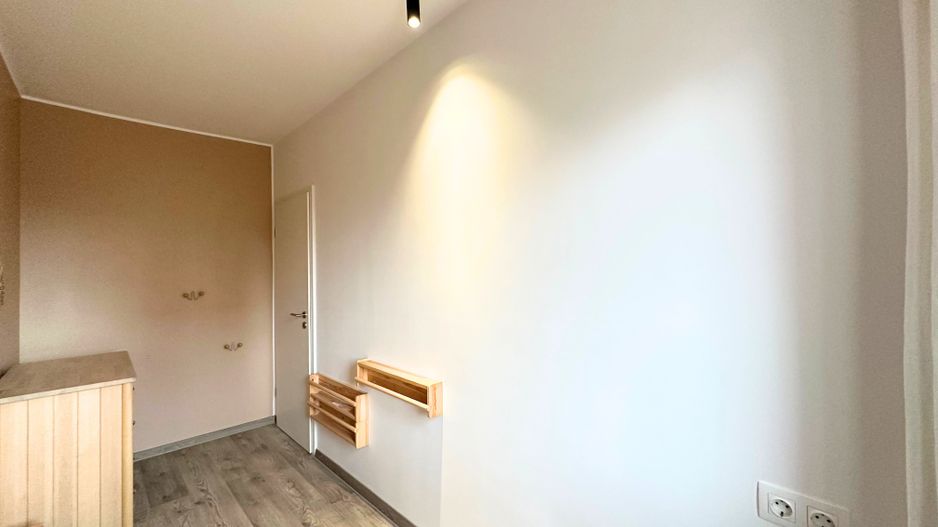 Apartament 2,5 camere chic cu grădină balcon vitrat și mobilier premium - Poză 20