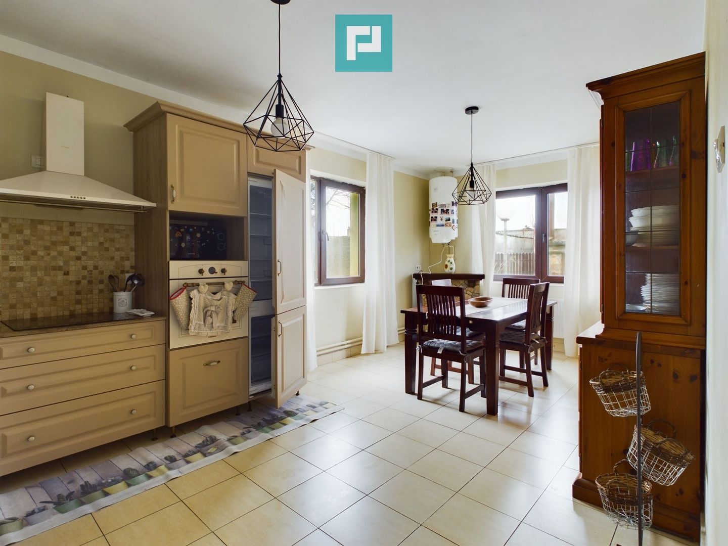 Casă in Cartierul Verde - Poză 3