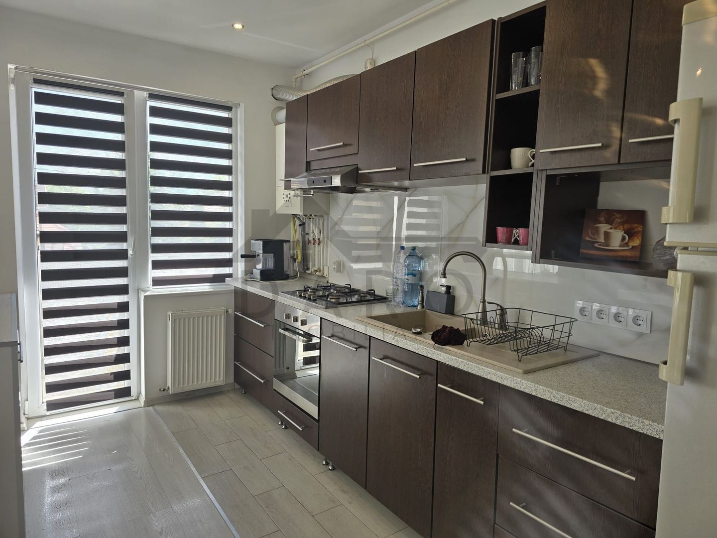 Inchiriez apartament 2 camere - Poză 2