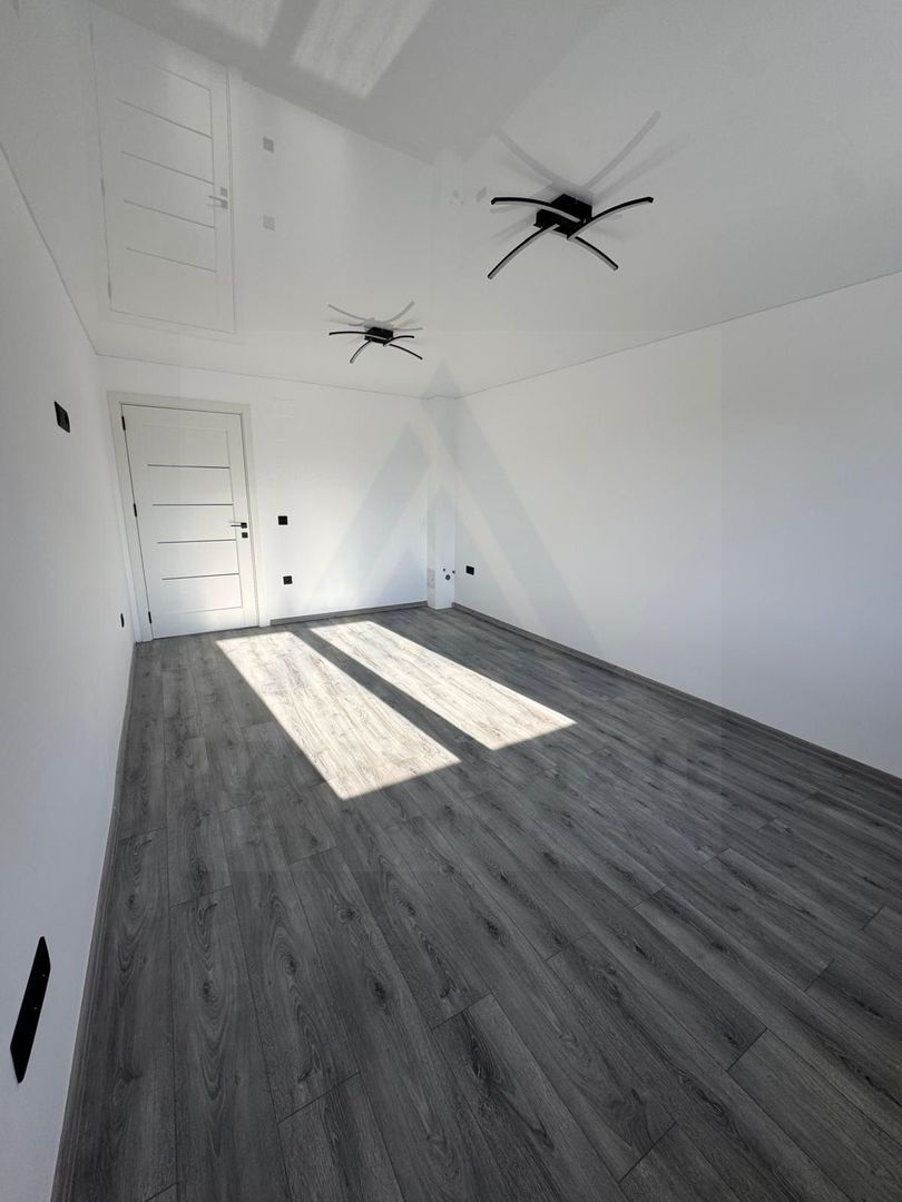 Casa moderna constructie noua 195 mp utili si 100 mp curte Sura Mare - Poză 17