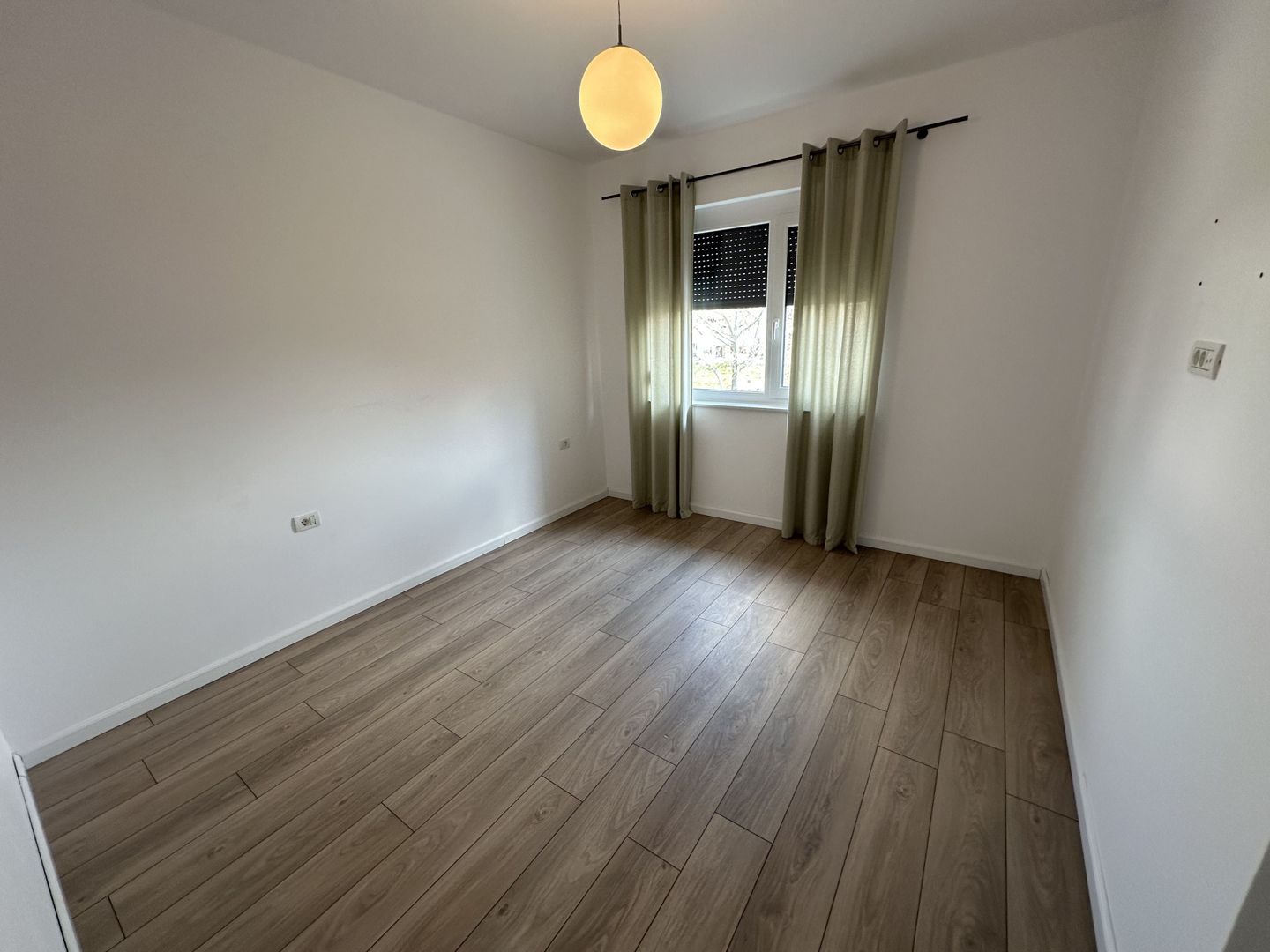 Duplex despărtit  prin garaj zona Ikea - Poză 18