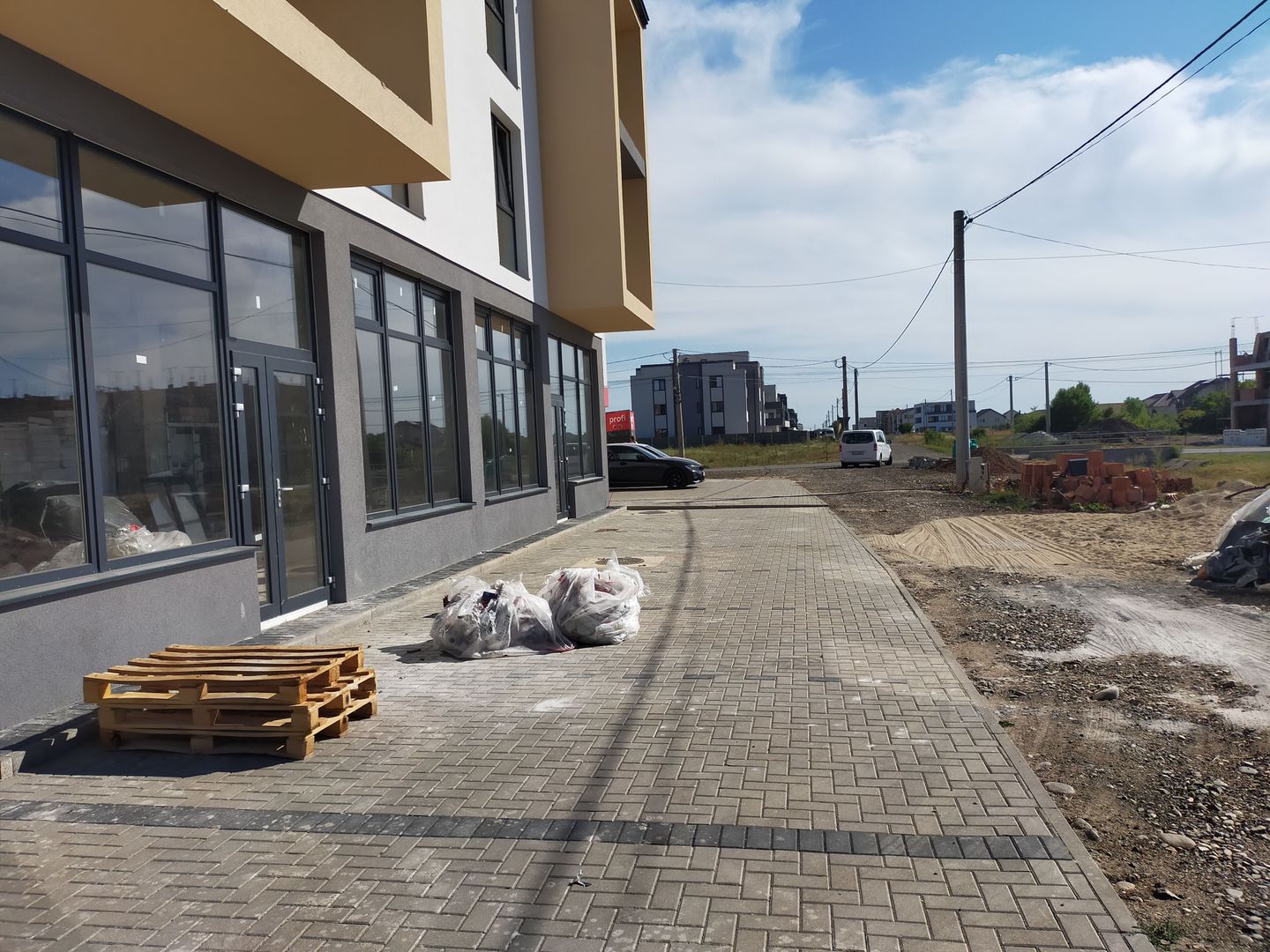SPATIU COMERCIAL NOU IN DUMBRAVITA - Poză 8