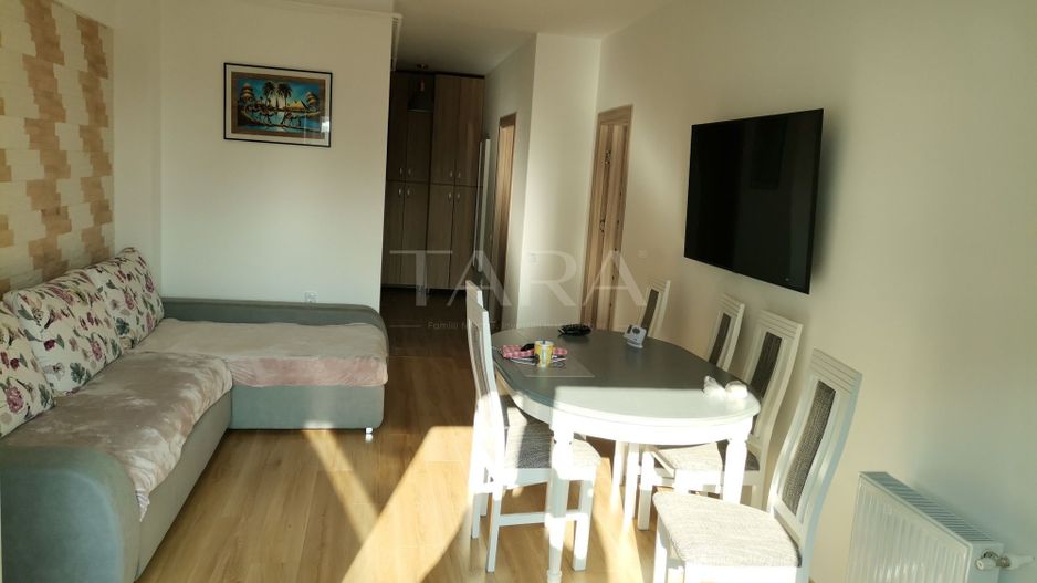 Apartament cu 3 camere, terasă de 30mp cu piscină, 2 parcări subterane - Poză 1