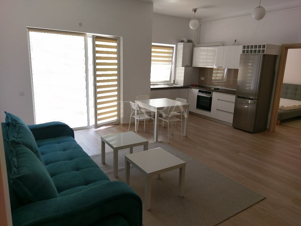 Apartament, curte privată, parcare subterană, zona Platinia. - Poză 1