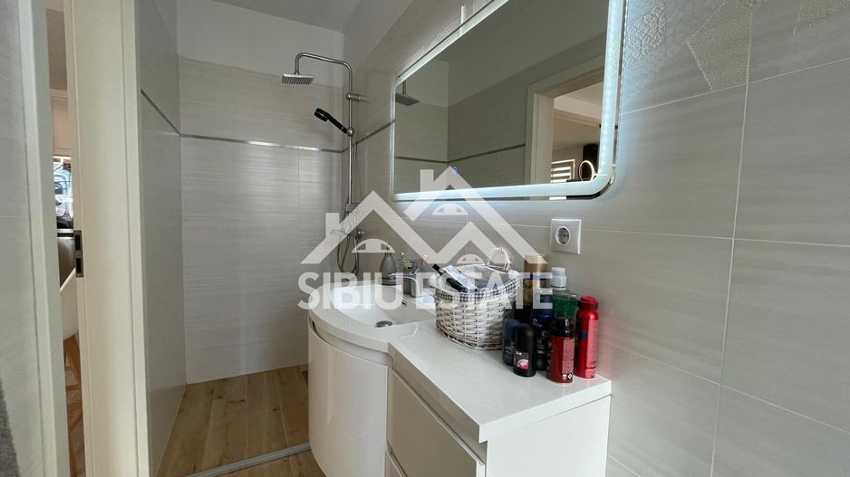 Casa cvadruplex de vanzare 4 camere, 2 locuri de parcare - Poză 15