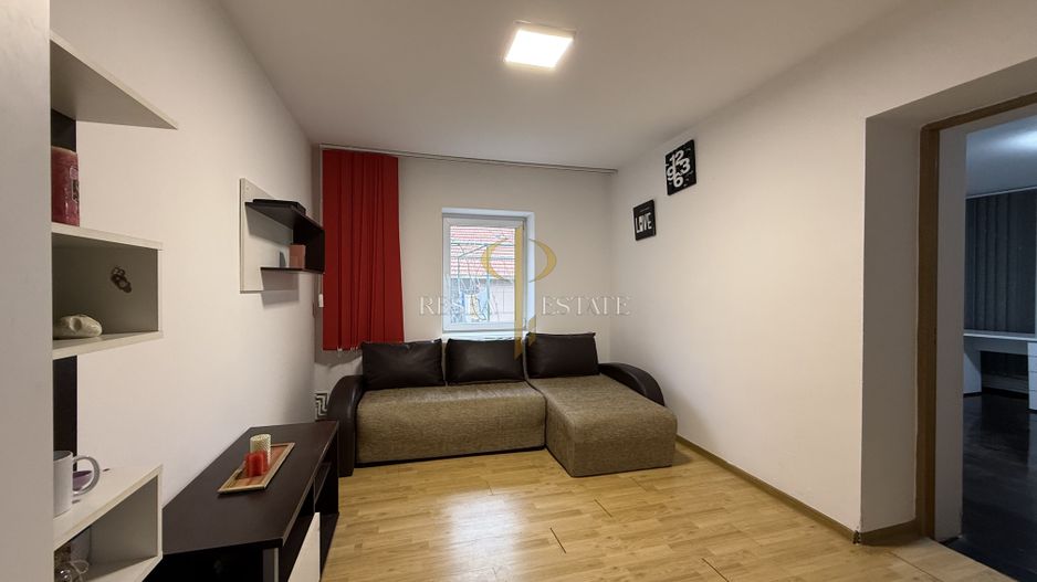 Casă spațioasă în Varias, împărțită în două unități cu acces separat - Poză 9