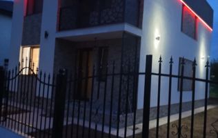 Casă / Vilă cu 4 camere de vânzare în Berceni