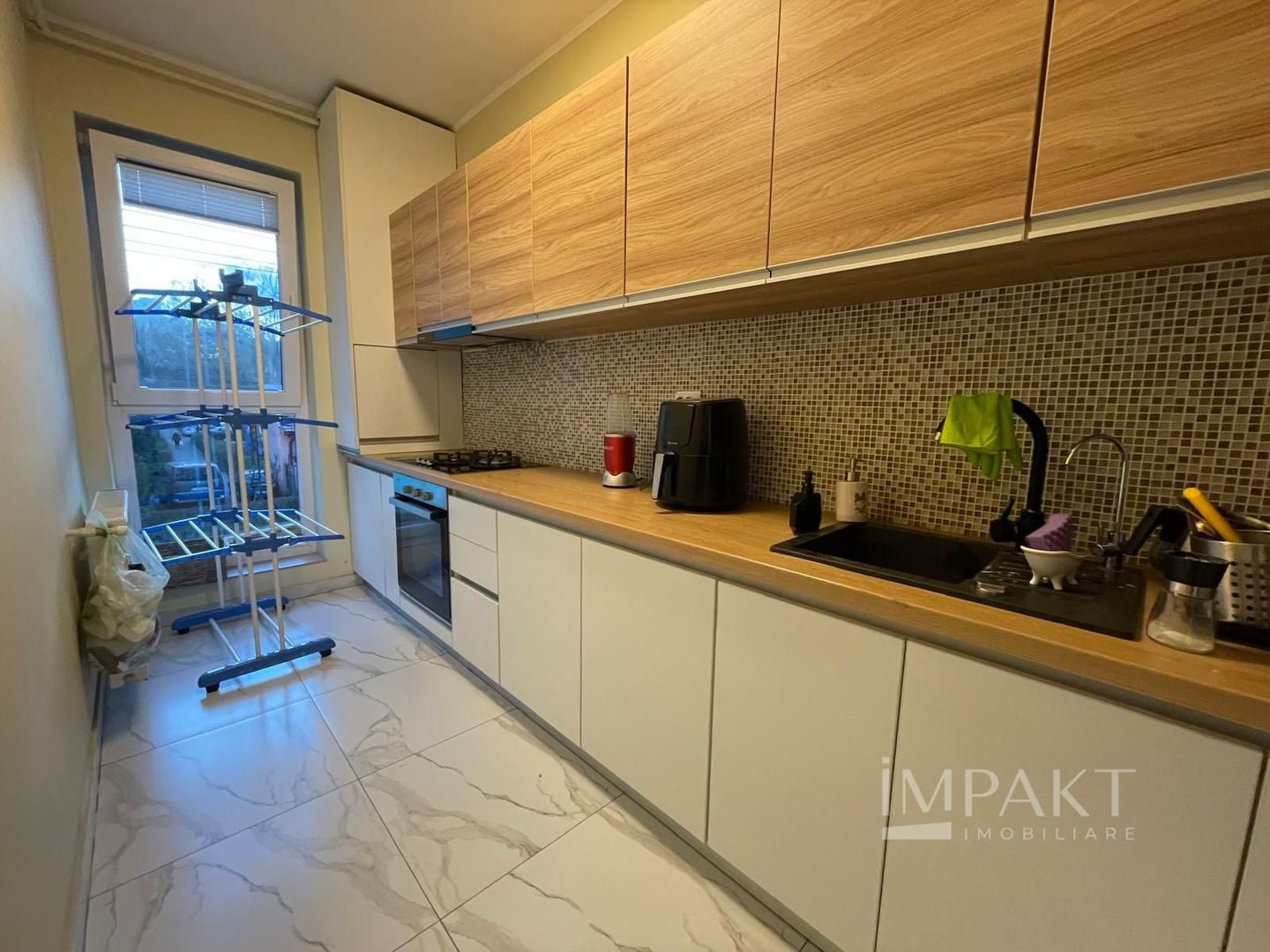 Apartament superb de vanzare cu 2 camere, zona semicentrala! Parcare! - Poză 12