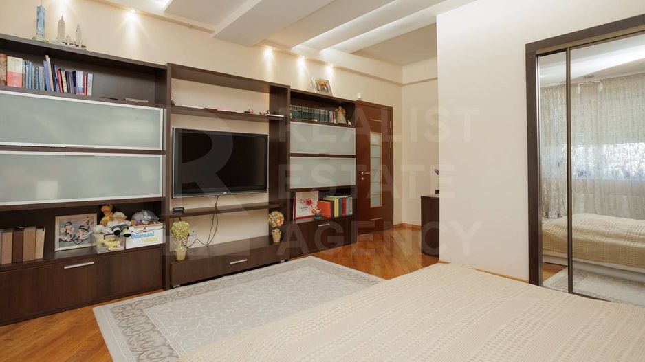 Vânzare, apartament 2 camere, living, bulevardul Traian, Botanica. - Poză 7