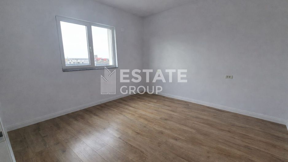 Duplex cu 5 camere despartit prin garaj in Giarmata - Poză 4