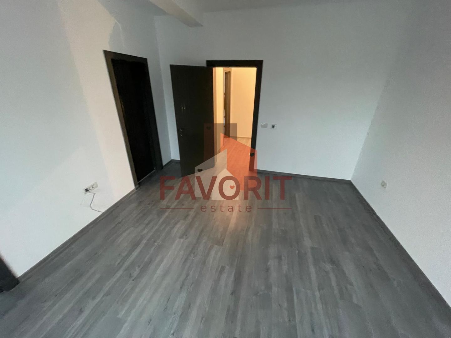 Duplex despartit prin camera tehnica. Carport. Finisaje la alegere - Poză 12