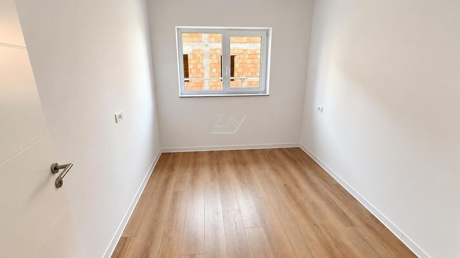 Etaj 1. Decomandat- bucatarie inchisa. Asfalt. - Poză 7