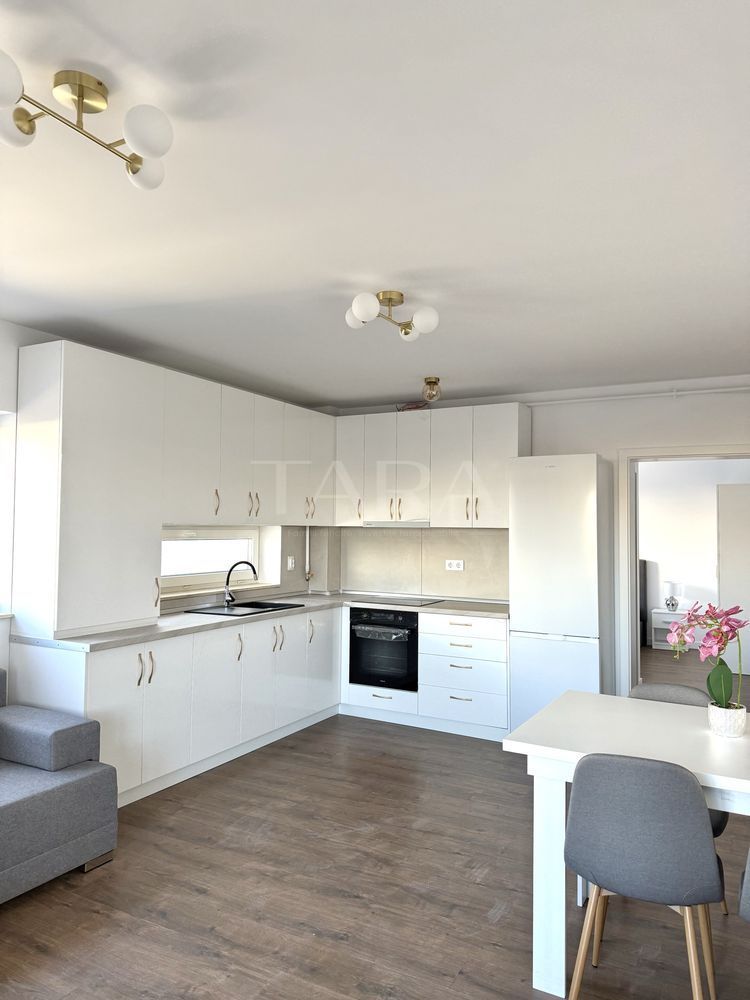 Apartament nou 3 camere, 2 băi, balcon și parcare inclusa. - Poză 1