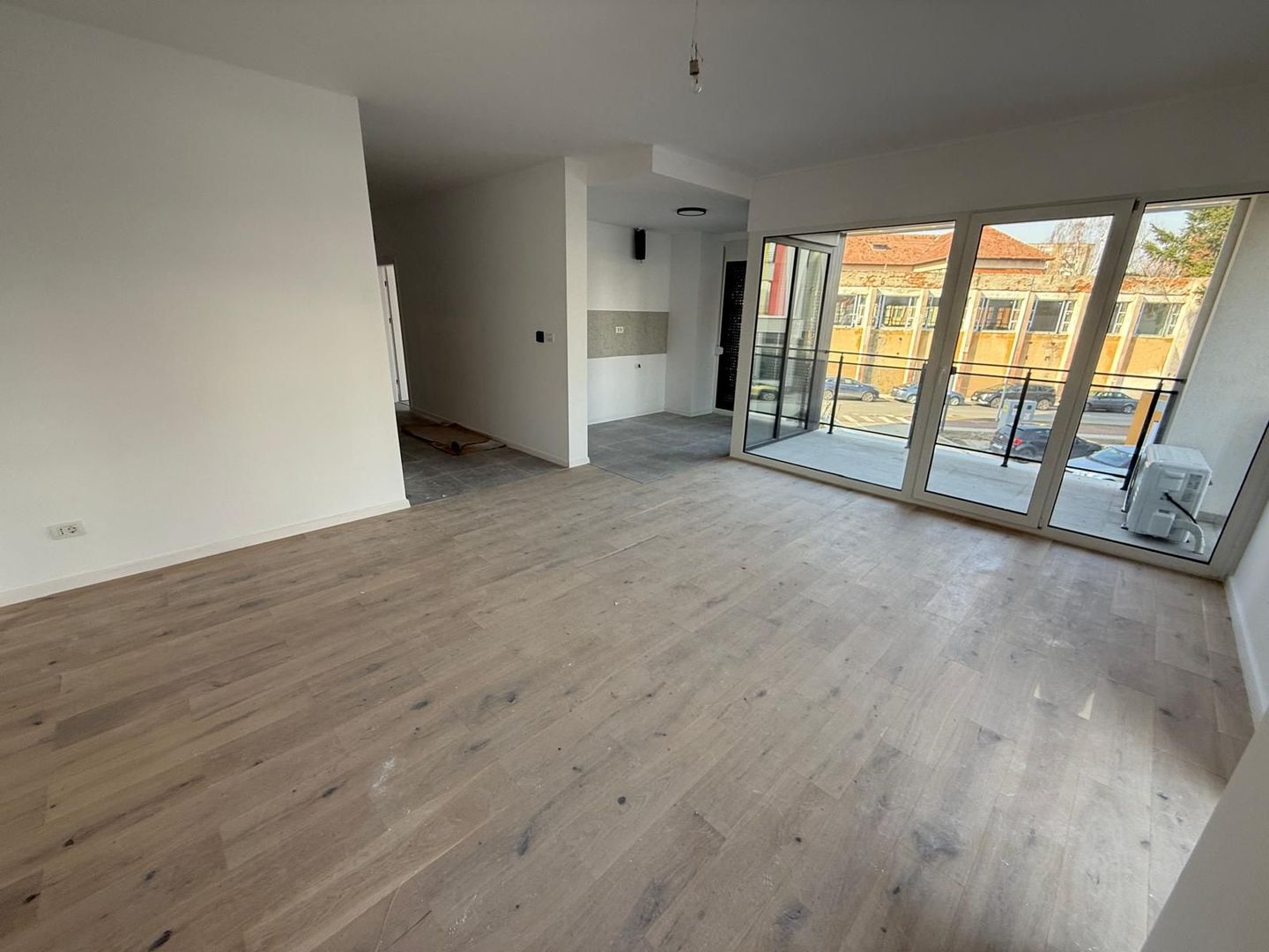 Spatiu birou | Circumvalatiunii - Nord One | Loc de Parcare Inclus - Poză 2