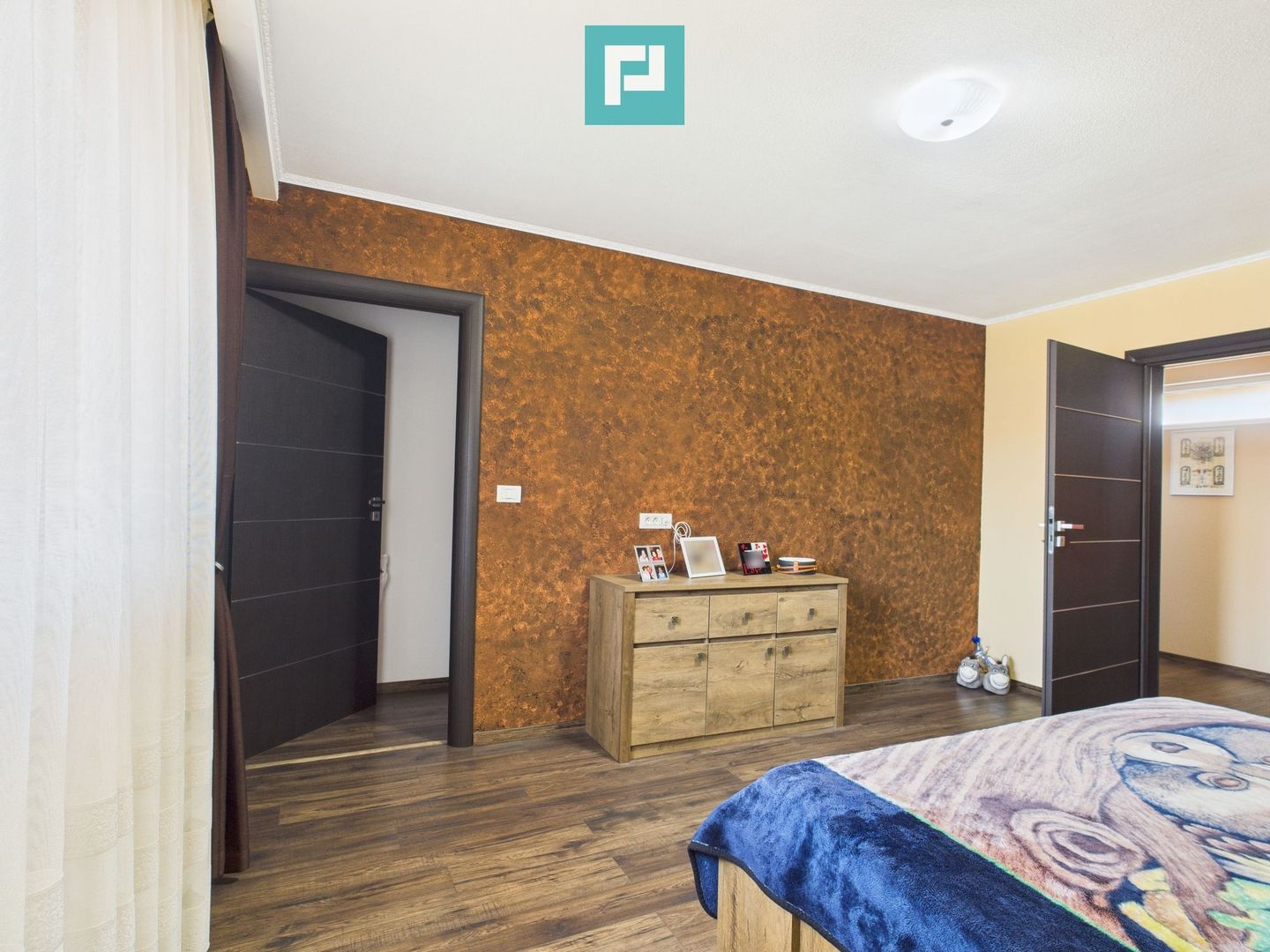 Casă și clădire de apartamente la Orțișoara - Poză 32