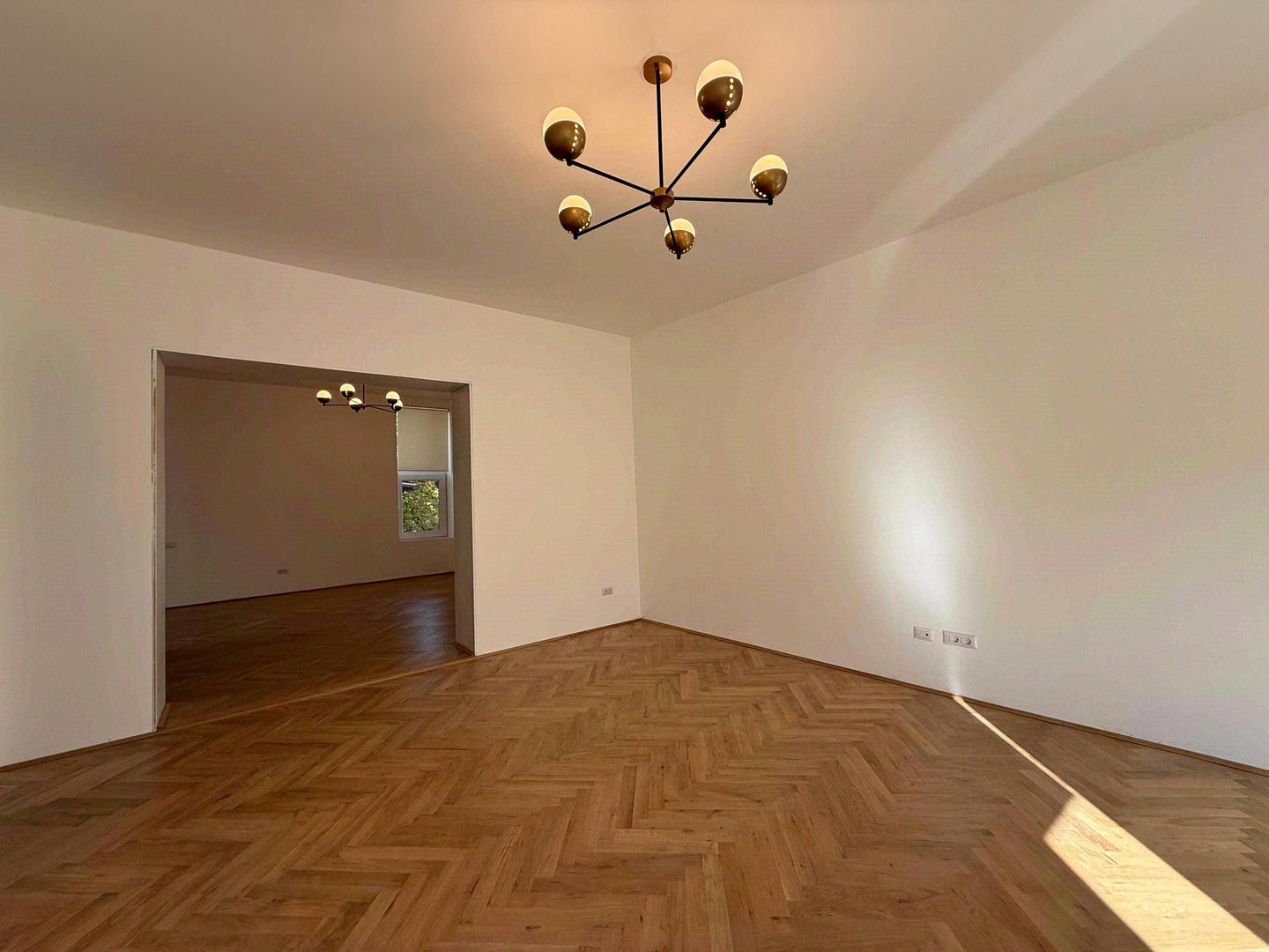 Vilă elegant renovata pentru business de prestigiu - Poză 6