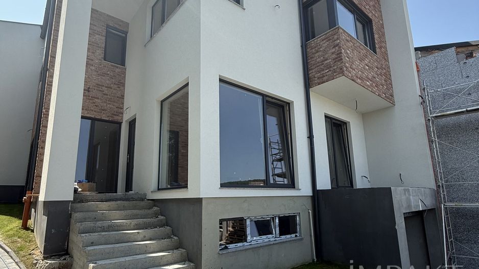 Case cuplate la liziera padurii , ideale pentru 2 familii ! - Poză 4