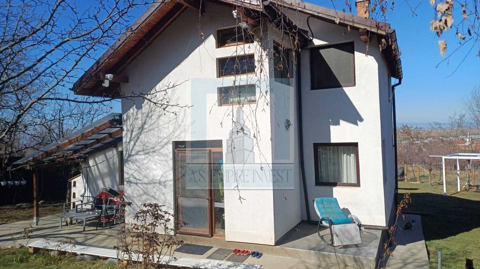 Vila/Casa de vanzare in zona linistita/ Sacele - Poză 1