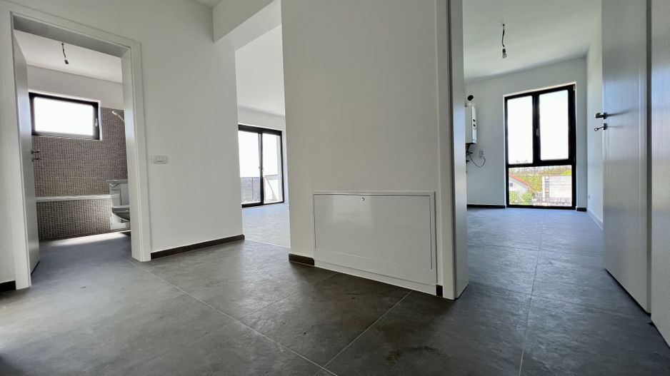 APARTAMENT CU 2 CAMERE - Poză 1