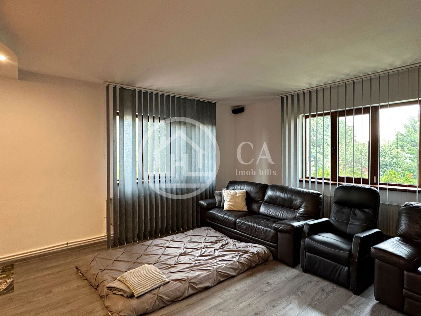 Casă de vânzare cu 4 camere si teren de 1000 mp in Salard, Bihor - Poză 14