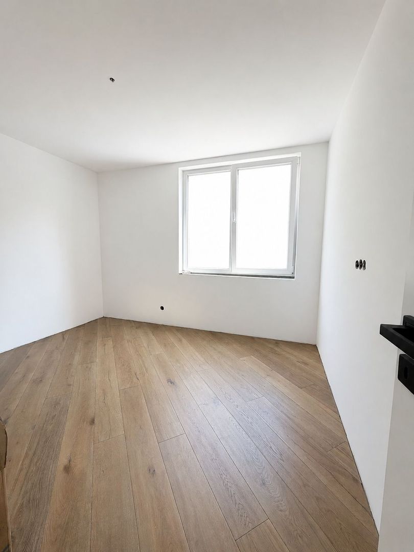 Apartament 3 camere, 2 bai, etaj intermediar, balcon, garaj, boxa - Poză 4