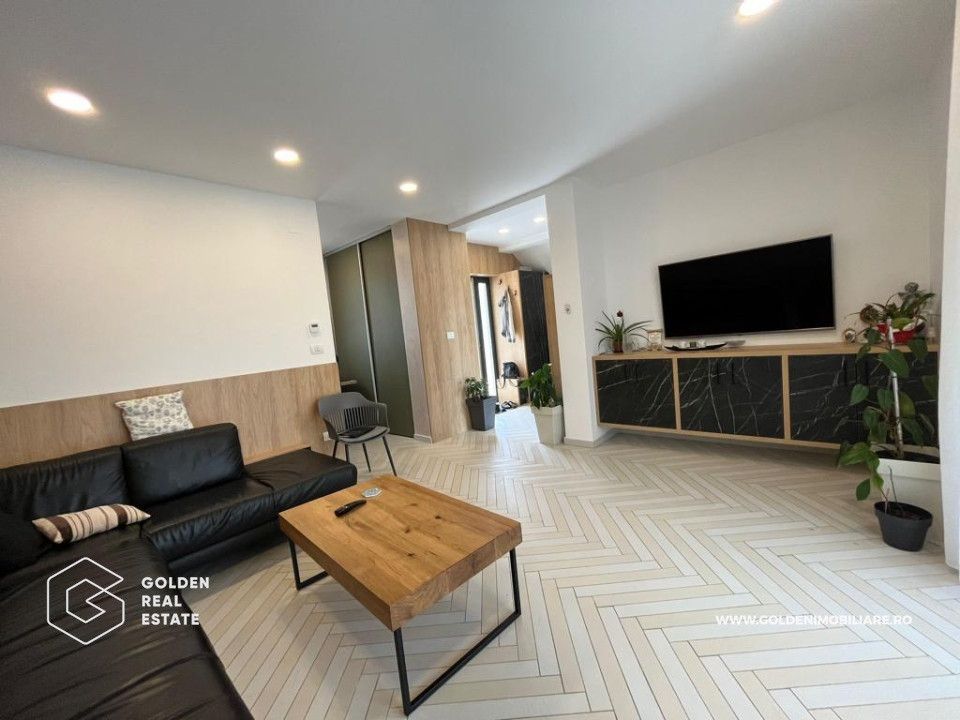 Casa tip triplex - penthouse cu vedere panoramica, zona Giroc - Poză 1