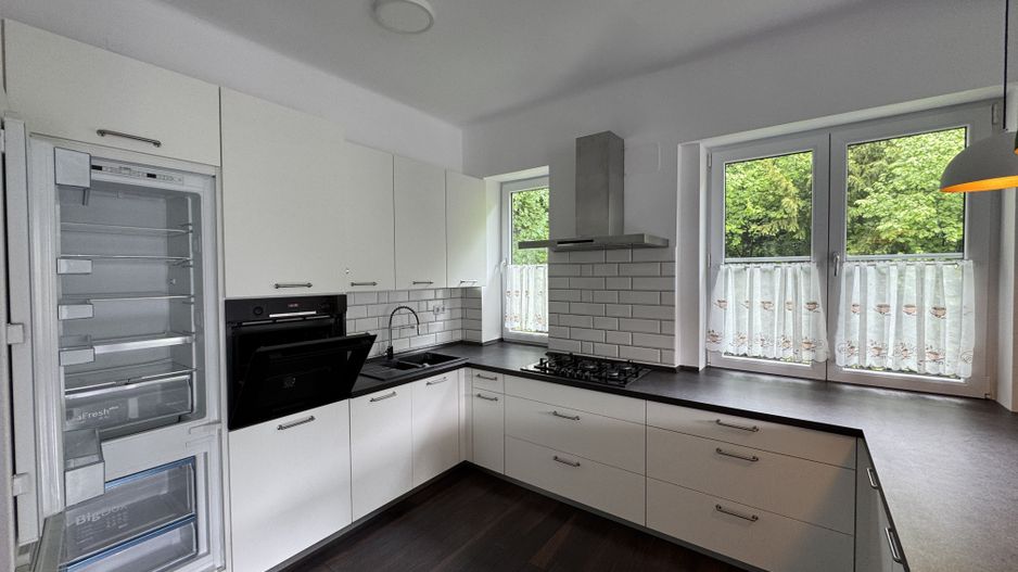 Apartament cu vedere spre Tâmpa, liniște și natură, în Centrul Istoric al Brașov - Poză 9