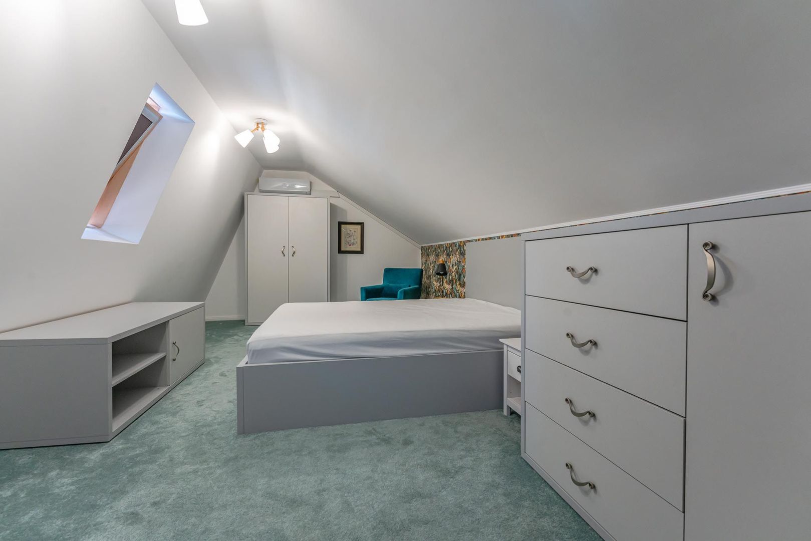 Mobilat și utilat modern, cu două locuri de parcare subterane - Poză 17