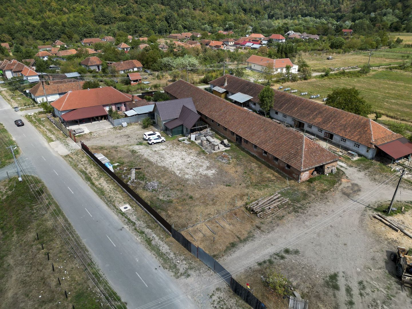 Casă tip duplex cu teren generos în Dezna - Poză 17