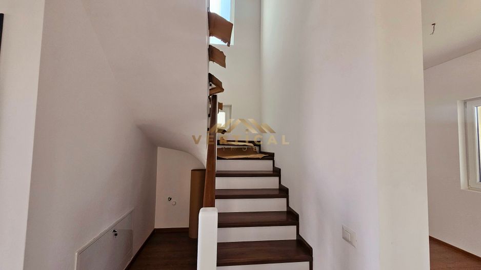 De vanzare vila 4 camere - cartier Mega Parc Residence -comuna Berceni - Poză 10
