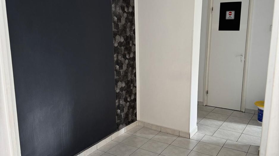 De închiriat: apartament 3 camere - nemobilat - ideal birou - Gorjului - Poză 9