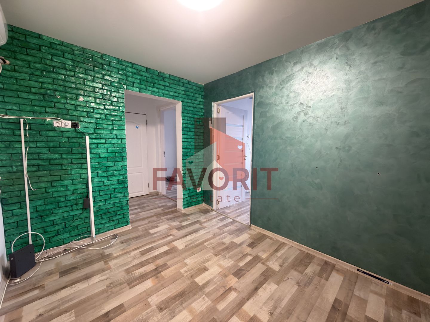 Etaj intermediar. Bloc izolat. Bucatarie inchisa - Poză 8