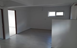 Apartament cu 3 camere de vânzare în Florești, zona Primăriei. - Poză 2